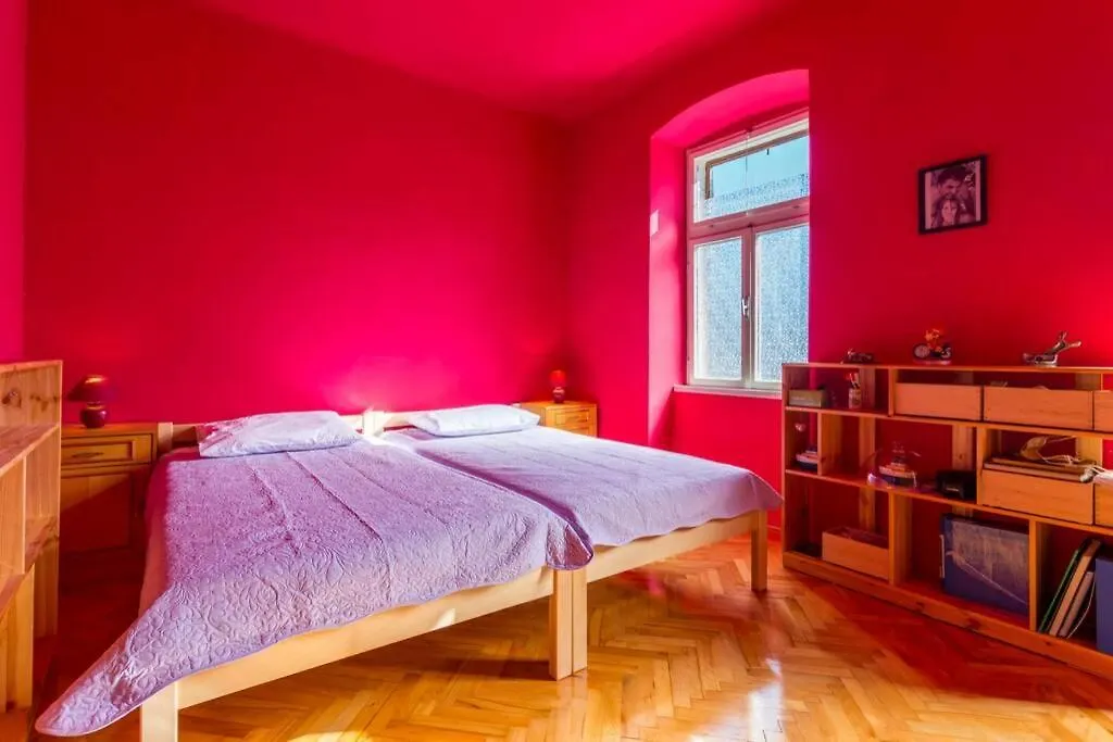 Excellent-Centralocated-Renovated-2Bdr Apartment Pula