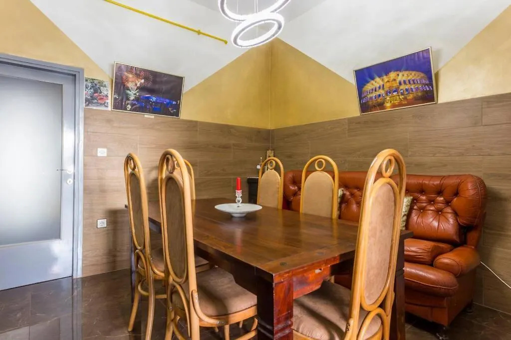 Excellent-Centralocated-Renovated-2Bdr Apartment Pula
