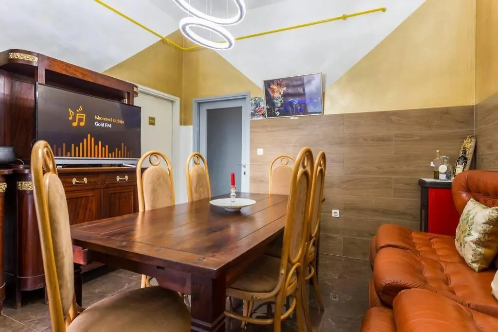 Excellent-Centralocated-Renovated-2Bdr Apartment Pula