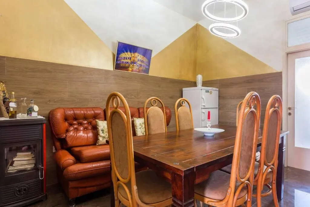 Excellent-Centralocated-Renovated-2Bdr Apartment Pula