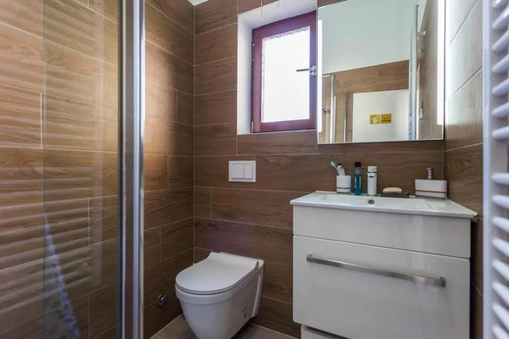 Excellent-Centralocated-Renovated-2Bdr Apartment Pula Croatia